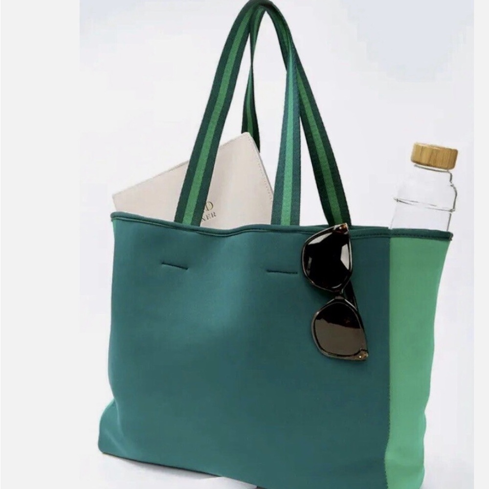 Summersalt Neoprene Water Resistant Beach Bag Tote (Seaweed Green)